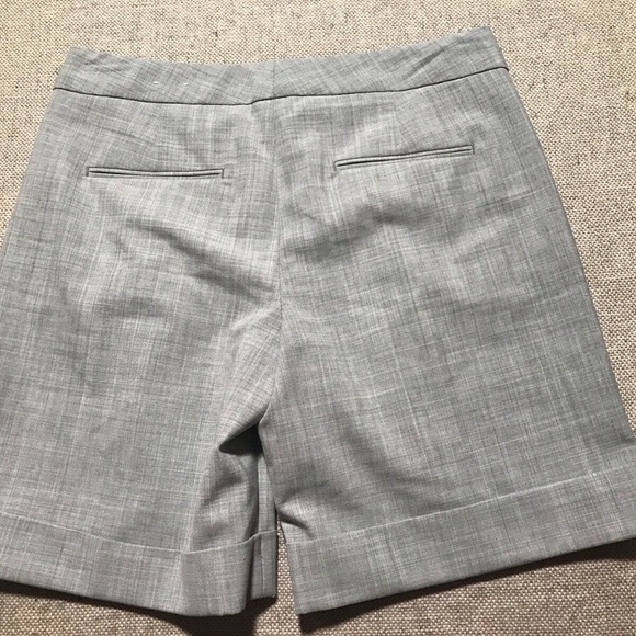 Express Editor Pleated Gray Shorts Size 4 NWOT - Picture 2 of 6